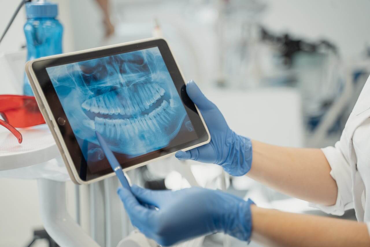 GDC-registered dentist providing emergency dental care in Borehamwood